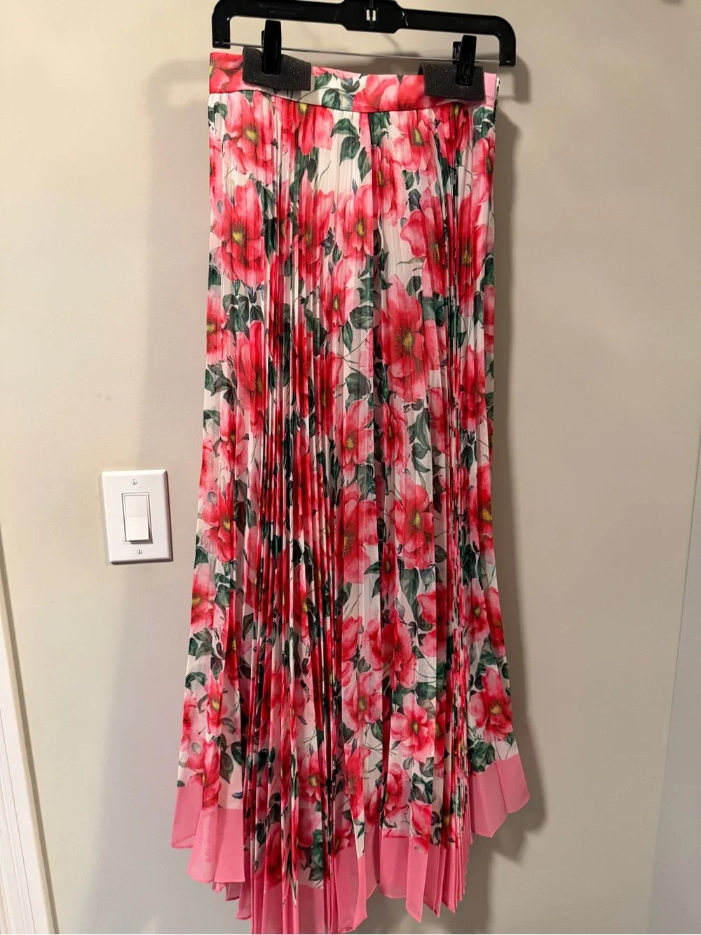 Alice and Olivia Pink Floral Pleated Maxi Skirt - Lightweight Women's Skirt